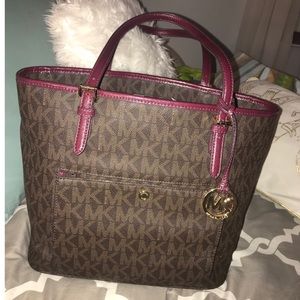 Michael kors jet set signature tote